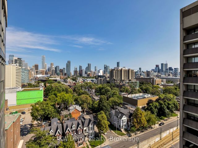 1411 - 736 Spadina Ave S