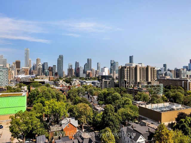 1411 - 736 Spadina Ave S