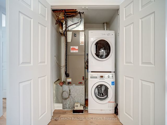 37 - 17 Pembroke St W