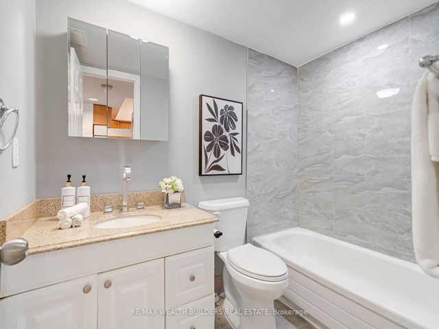 37 - 17 Pembroke St W