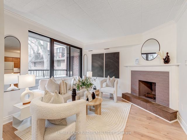 37 - 17 Pembroke St W