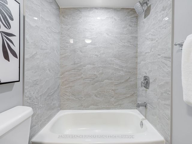 37 - 17 Pembroke St W