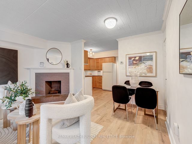 37 - 17 Pembroke St W