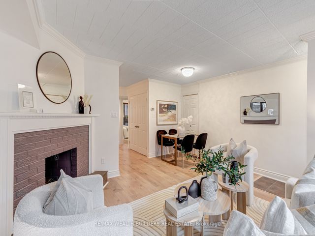 37 - 17 Pembroke St W