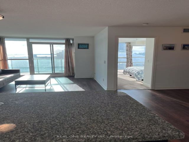 3612 - 19 Grand Trunk Cres