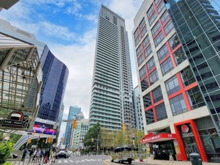 914 - 300 Front St W