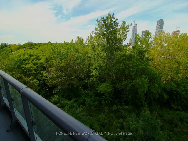 0301 - 160 Vanderhoof Ave