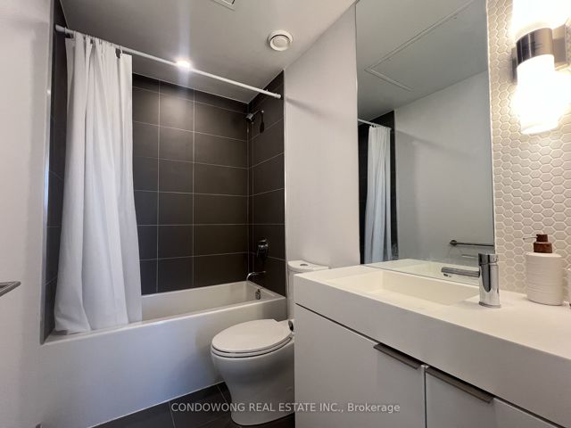 1111 - 33 Helendale Ave