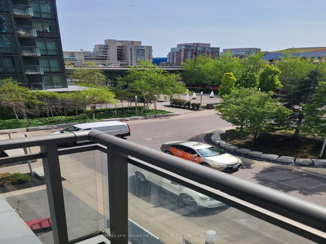 327 - 15 Brunel Crt