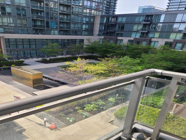 327 - 15 Brunel Crt