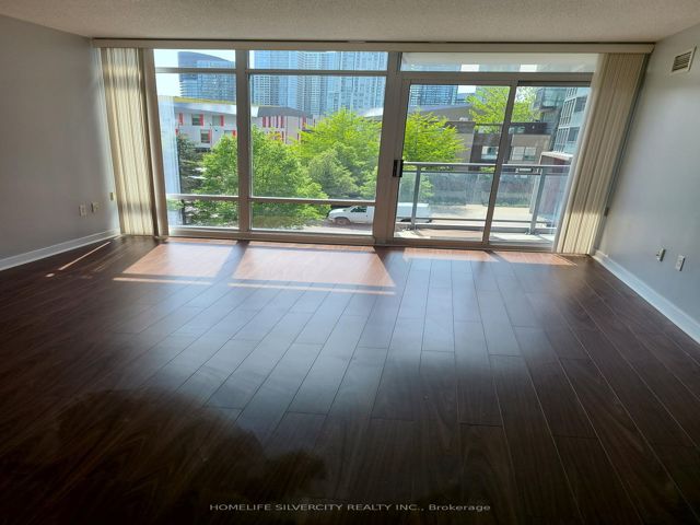 327 - 15 Brunel Crt
