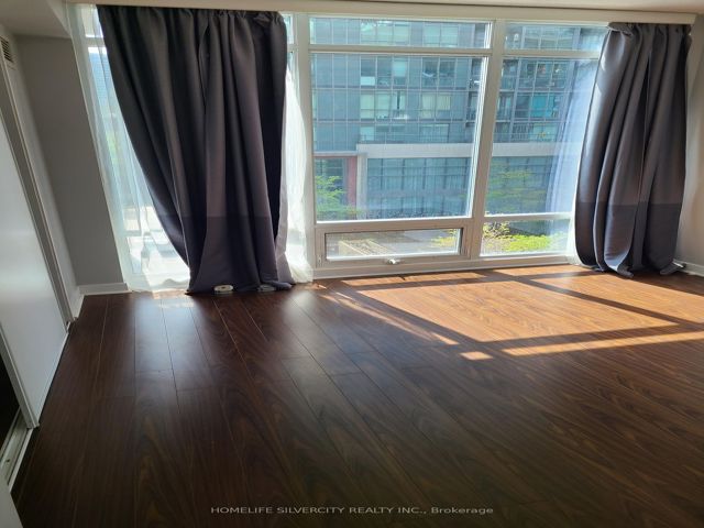 327 - 15 Brunel Crt