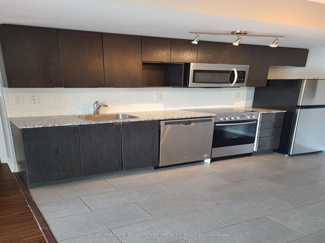 327 - 15 Brunel Crt