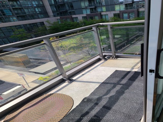 327 - 15 Brunel Crt