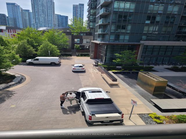 327 - 15 Brunel Crt