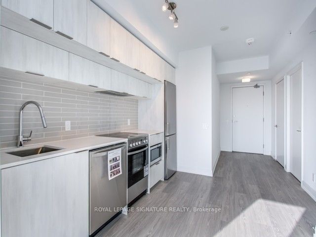 2707 - 181 Dundas St E