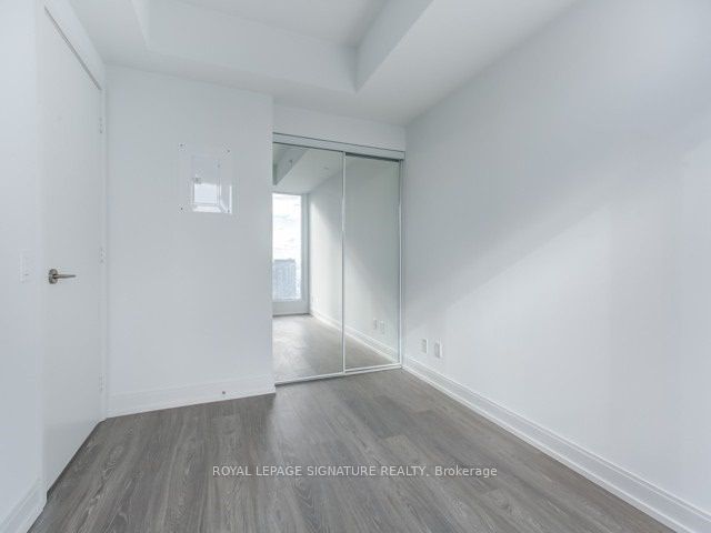 2707 - 181 Dundas St E