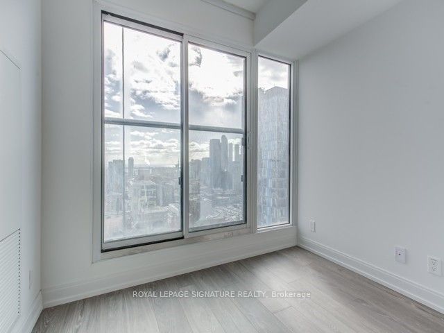 2707 - 181 Dundas St E