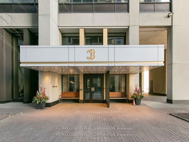 1801 - 33 Harbour Sq