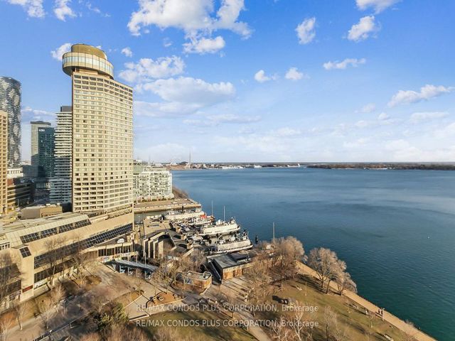 1801 - 33 Harbour Sq