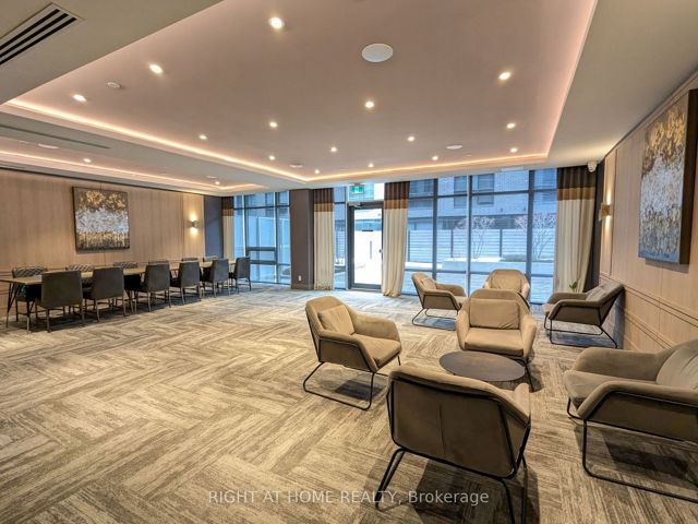 216 - 621 Sheppard Ave E