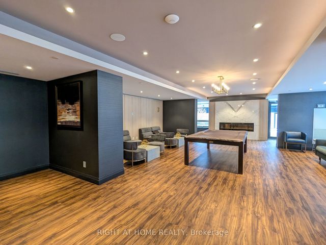 216 - 621 Sheppard Ave E