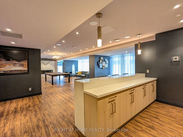 216 - 621 Sheppard Ave E