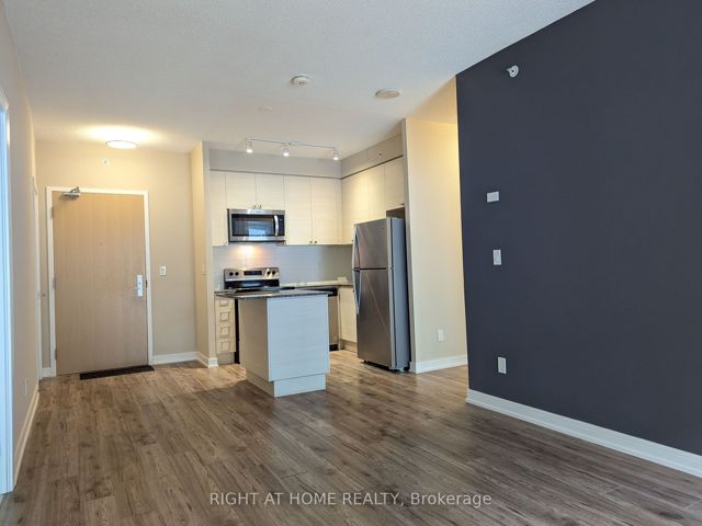 216 - 621 Sheppard Ave E