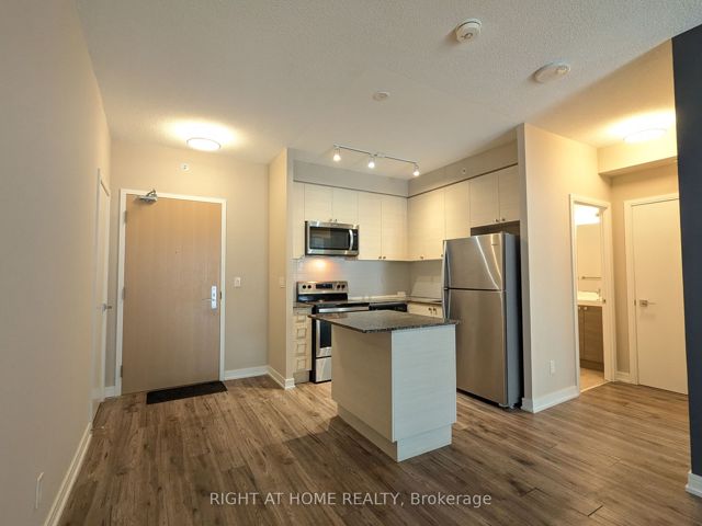216 - 621 Sheppard Ave E