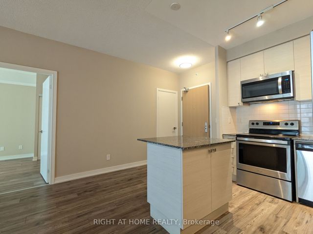 216 - 621 Sheppard Ave E
