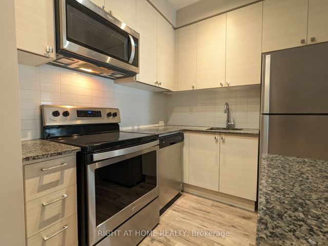 216 - 621 Sheppard Ave E