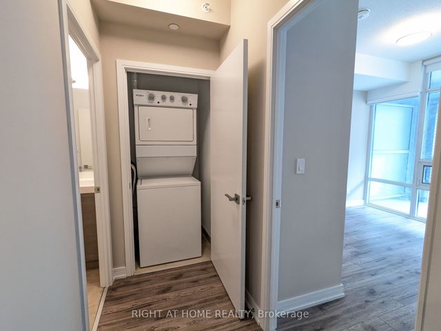 216 - 621 Sheppard Ave E