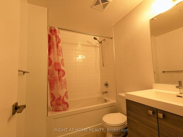 216 - 621 Sheppard Ave E