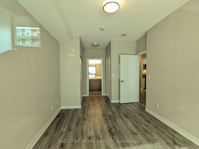 216 - 621 Sheppard Ave E