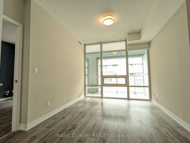 216 - 621 Sheppard Ave E