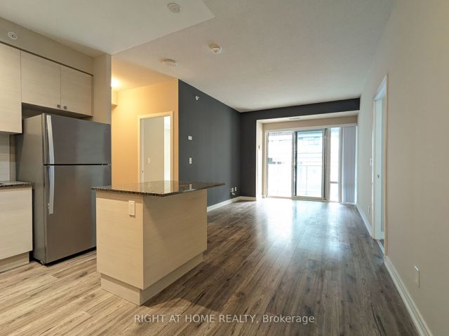 216 - 621 Sheppard Ave E