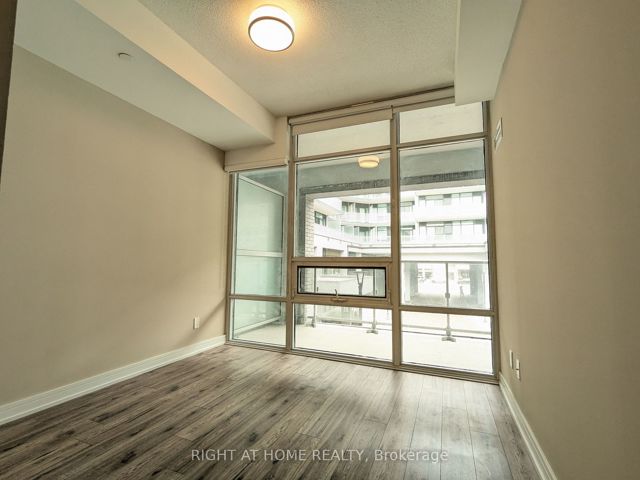216 - 621 Sheppard Ave E