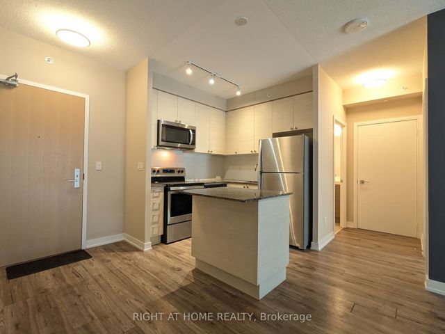 216 - 621 Sheppard Ave E
