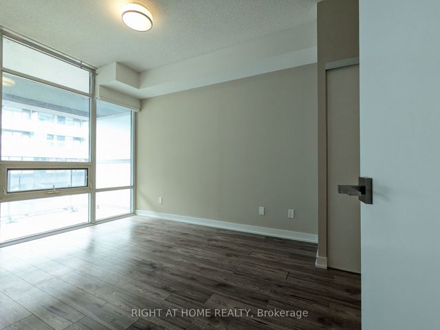 216 - 621 Sheppard Ave E