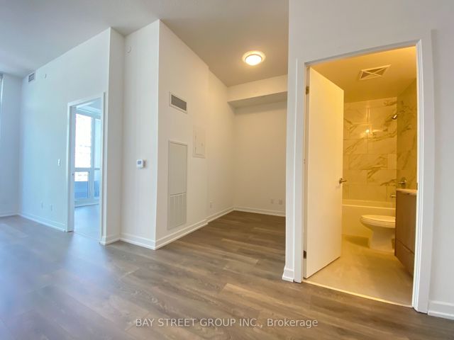 302 - 36 Forest Manor Rd