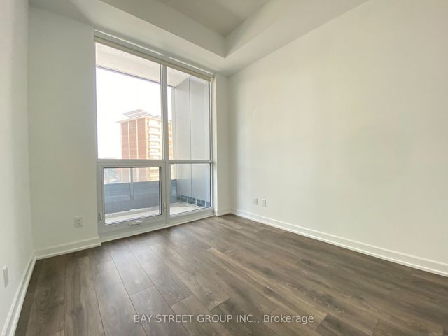 302 - 36 Forest Manor Rd