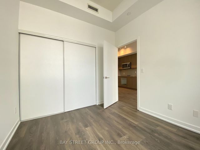 302 - 36 Forest Manor Rd