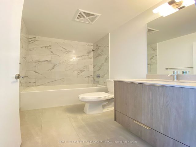 302 - 36 Forest Manor Rd