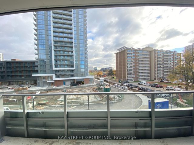 302 - 36 Forest Manor Rd
