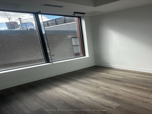 236 - 28 Eastern Ave