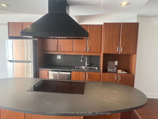 1022 - 550 Queens Quay W