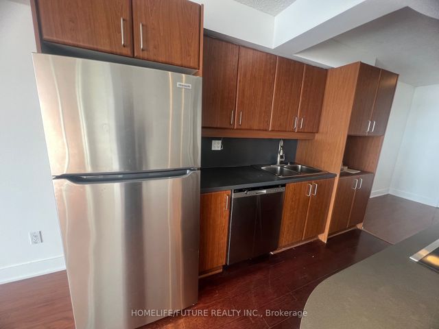 1022 - 550 Queens Quay W