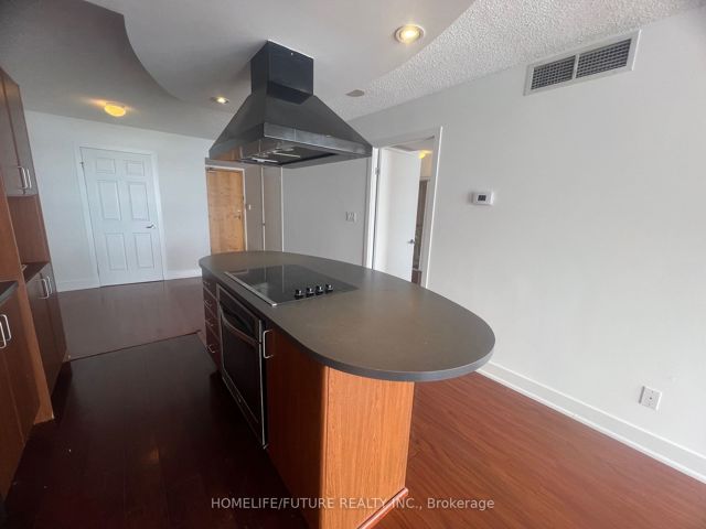 1022 - 550 Queens Quay W