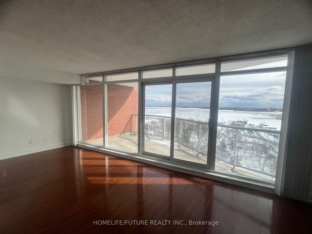 1022 - 550 Queens Quay W