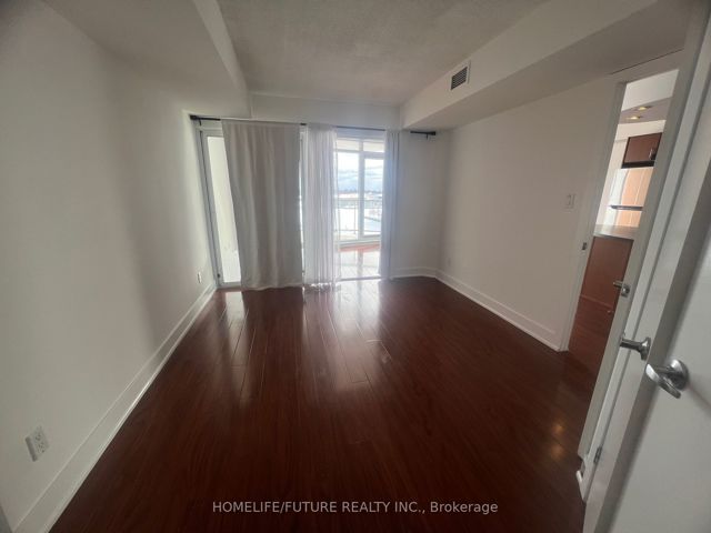1022 - 550 Queens Quay W